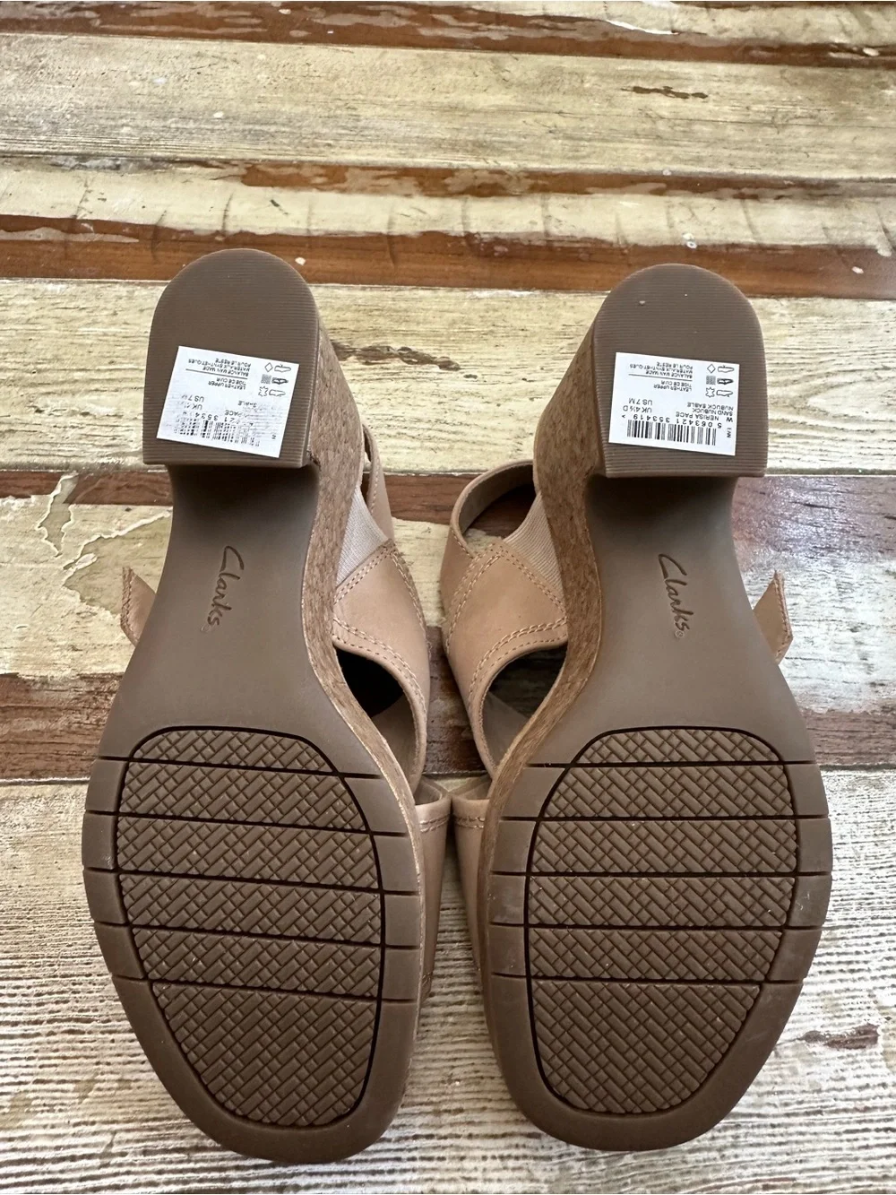 Clarks Collection Women's Nerisa Pace Leather Wedges Sand - 7 Medium